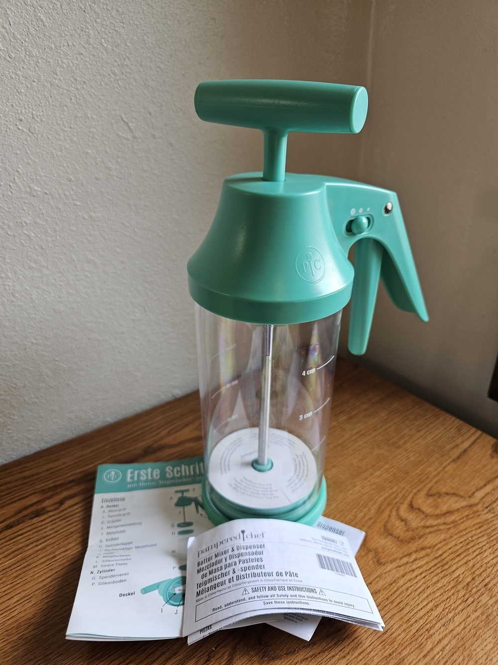Pampered Chef Batter Mixer Dispenser New Out Of Box